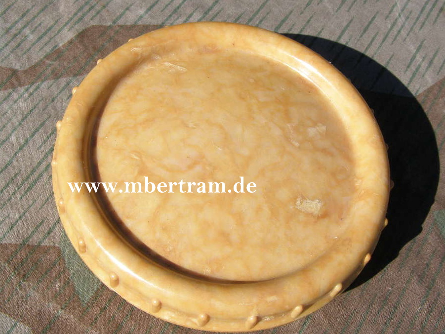 Wehrmachts Butterdose, sehr guter Zustand, beiges Bakelit