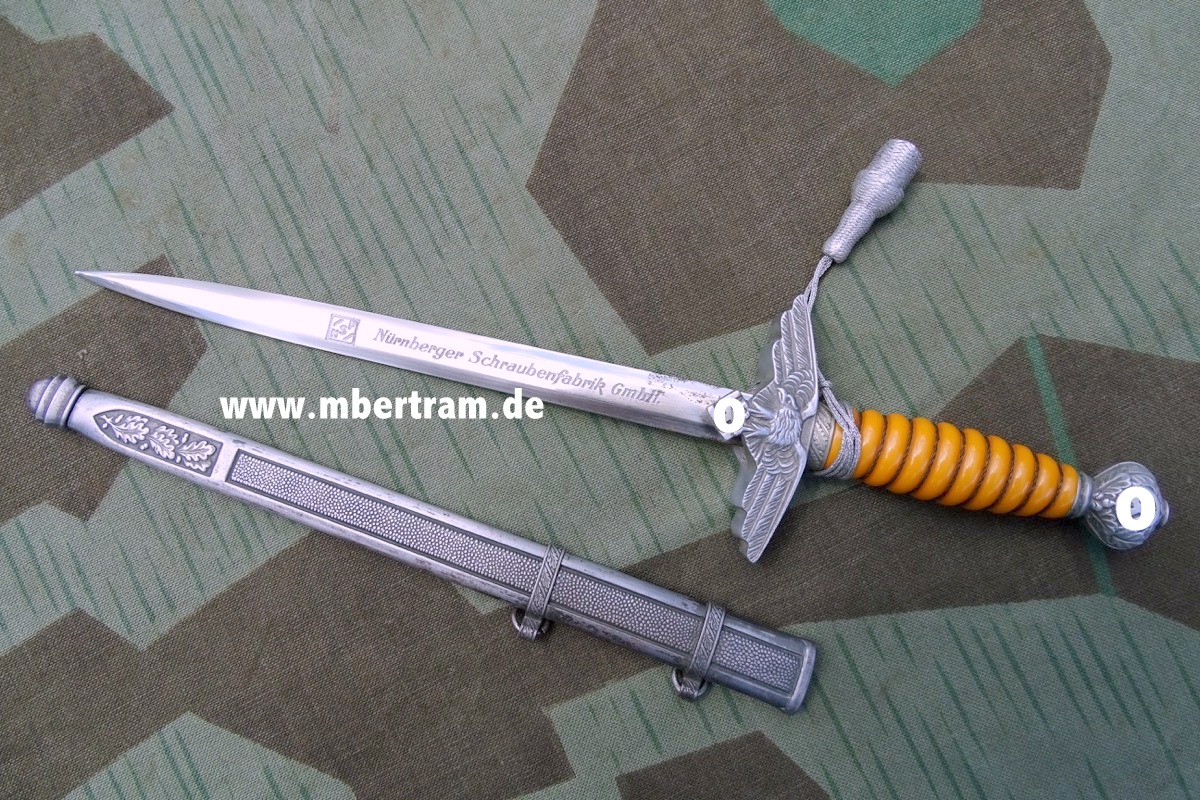 Miniatur Luftwaffe Offiziersdolch, "SMF Solingen",  "DRGM" gestempelt. Mit Portepee
