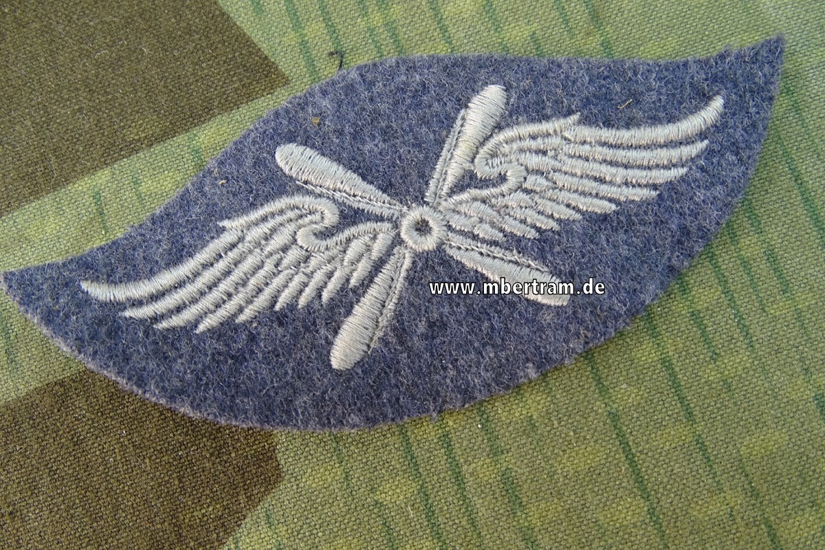 Luftwaffe Ärmelabzeichen fliegendes Personal auf blaugrauem Uniformstoff