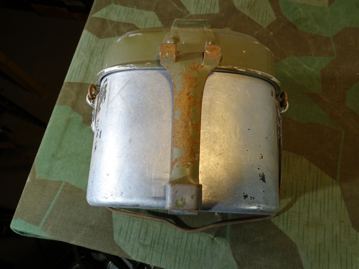 Wehrmacht Kochgeschirr , Unterteil AFW 41,( A.Wagner Metallwarenfabrik),  Deckel um 1945, ungemarkt