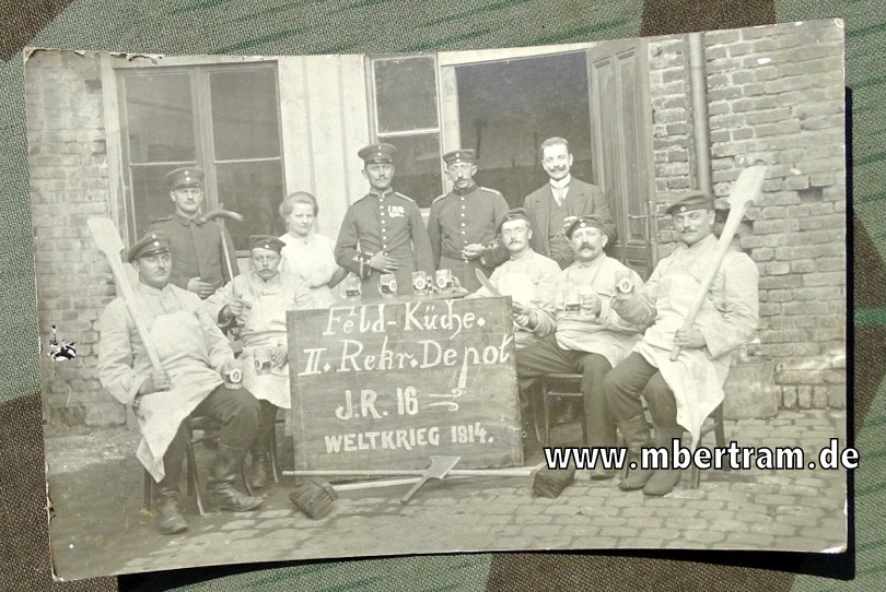Foto Feldpostkarte,  Angehörige der Feld-Küche II Rekr. Depot,  Inf. Rgt. 16