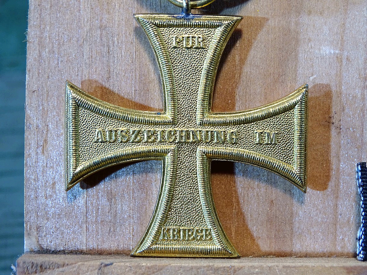 Zusammengehöriges Ordensset aus einem Nachlass: EK 2 1914, Kriegsverdienstkreuz Mecklenburg. Mit Bandspange. Zusammengehöriges Ordensset aus einem Nachlass: EK 2 1914, Kriegsverdienstkreuz Mecklenburg. Mit Bandspange.