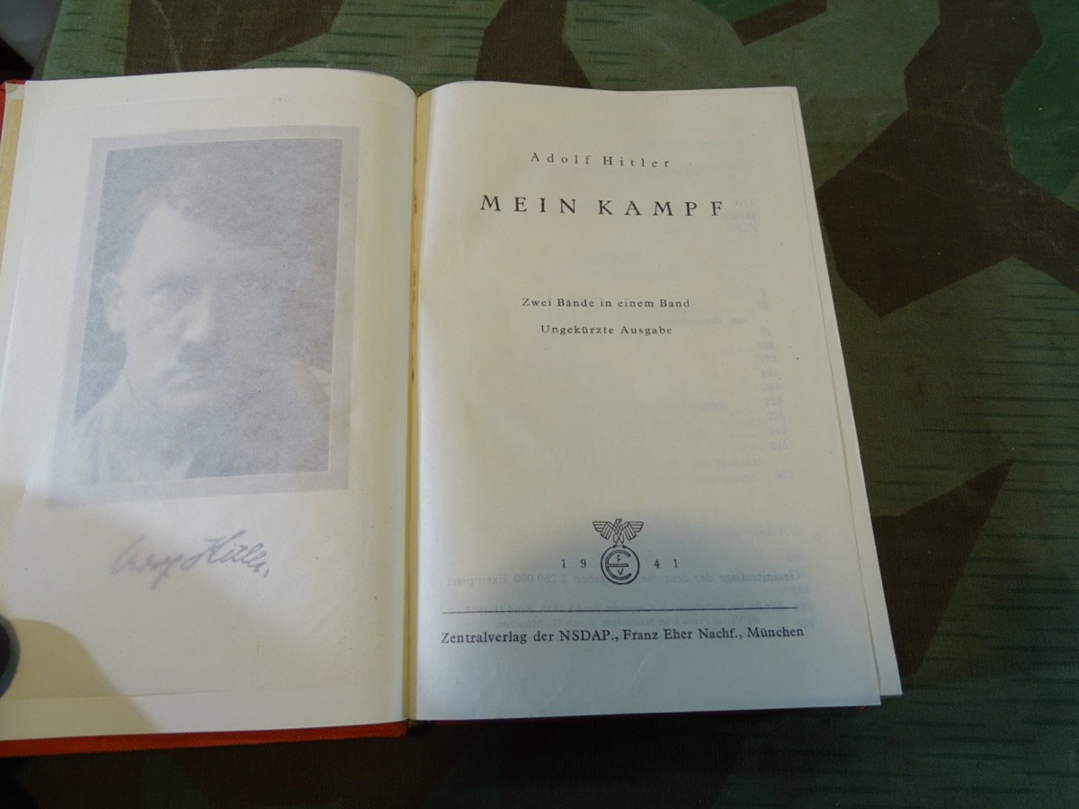 Mein Kampf - Dünndruckausgabe oder Feldpostausgabe von 1941, rotes Leinen Mein Kampf - Dünndruckausgabe oder Feldpostausgabe von 1941, rotes Leinen