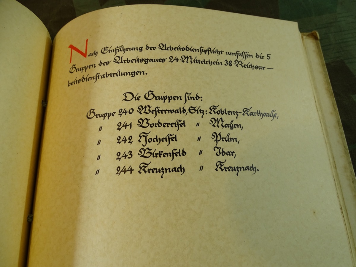 Gau Chronik über die Anfänge des Arbeitsgaues XXIV Mittelrhein. Seltenes und aufwendig gestalltetes Buch-