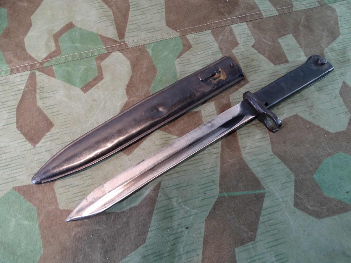 Notbajonett / Ersatzbajonett für G 88/ K 98, 1. Weltkrieg mit Blechscheide, Abnahmepunze Notbajonett / Ersatzbajonett für G 88/ K 98, 1. Weltkrieg mit Blechscheide, Abnahmepunze