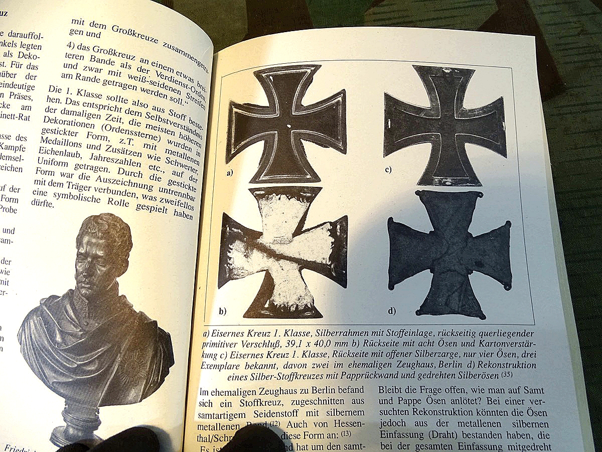 VDM Sonderausgabe, Das Eiserne Kreuz 1813-1957, Geschichte des Auszeichnungswesens
