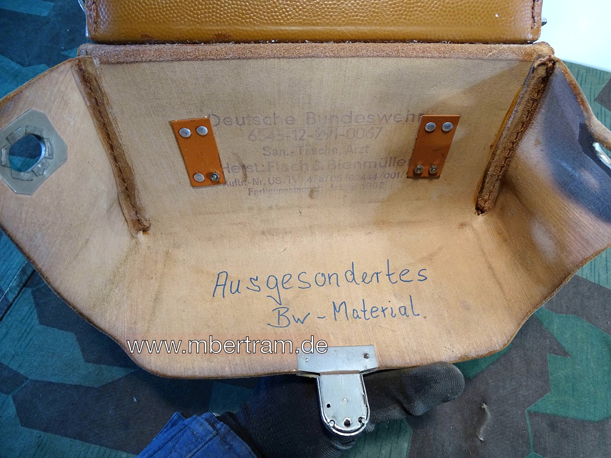 Frühe Bundeswehr Sanitäts Tasche Arzt aus braunem Leder 1962