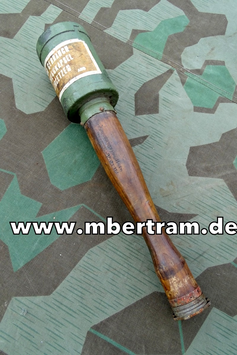 Deutsche Deko Stielhandgranate 1. Weltkrieg mit Schraubkappe u. Auslöse Perle