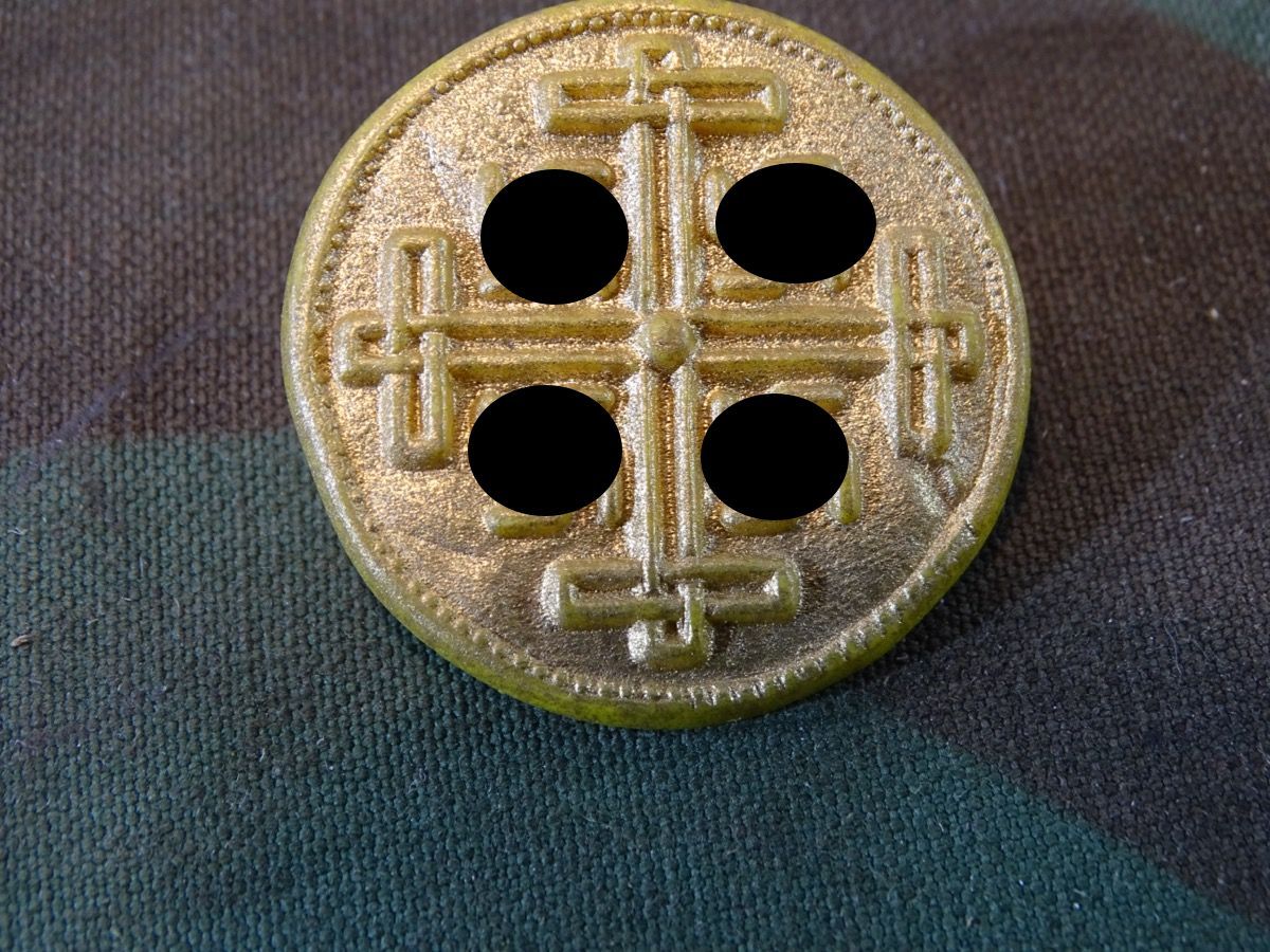WHW Kunststoffabzeichen mit mehreren HK`s . Obermöllern, Kr. Weissenfels, Goldbrakteat um 600, Thüringisch