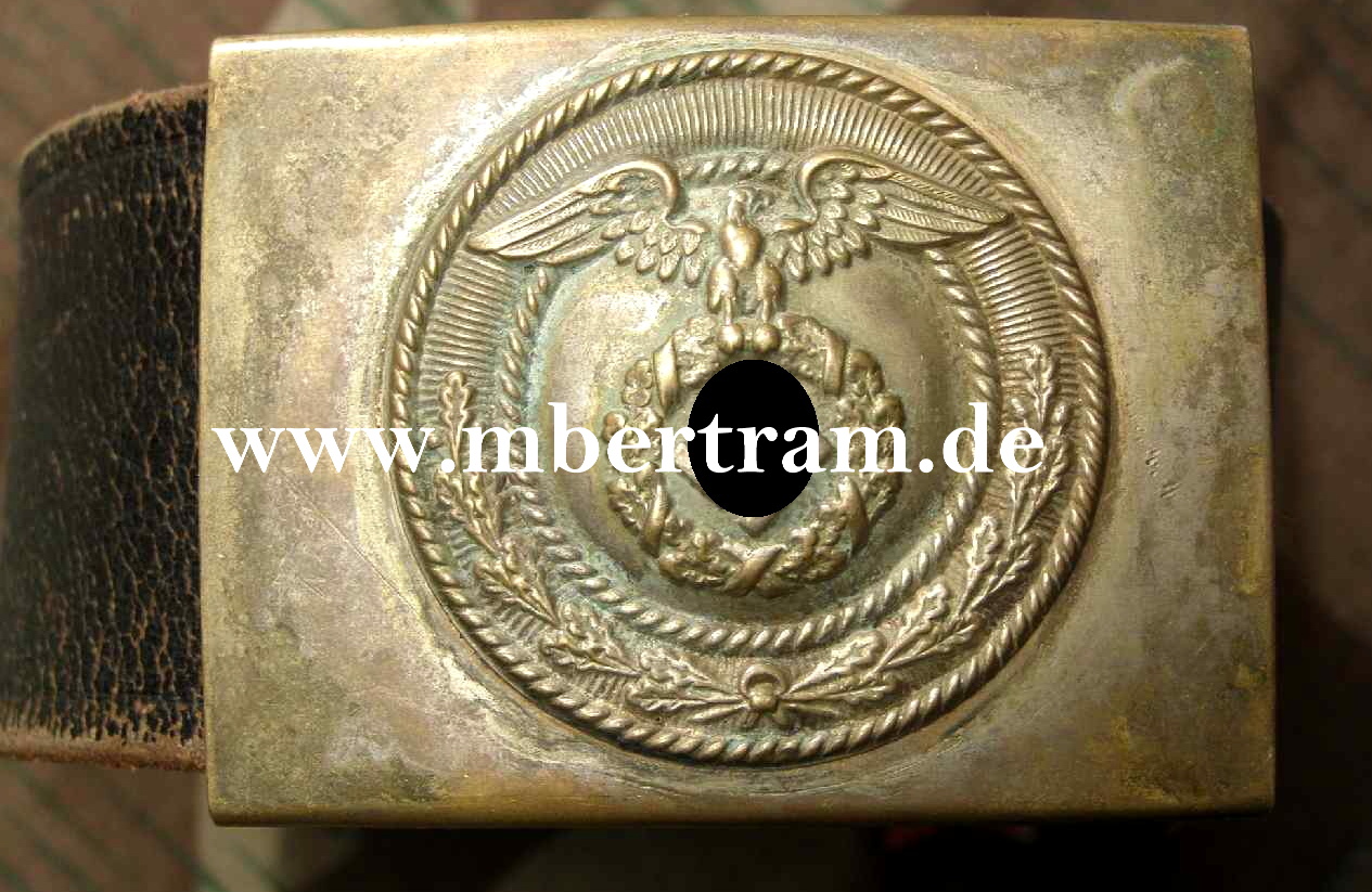 SA Koppelschloss mit auf Spitze stehendem HK und Riemen