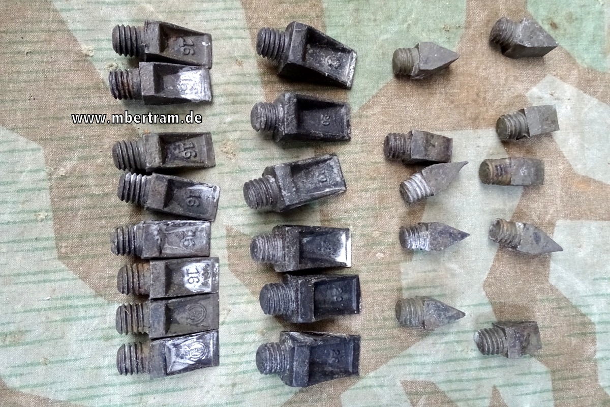 24 verschiedene "Spitze" Schraubstollen  für Hufeisen der Wehrmacht