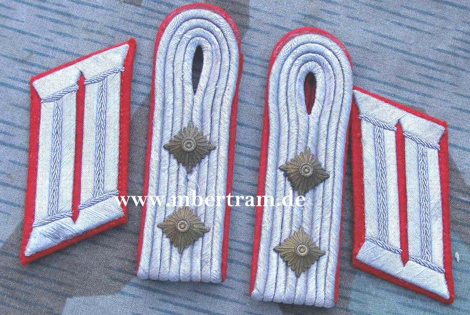 Kragenspiegel, Schulterklappen Oberleutnant Artillerie