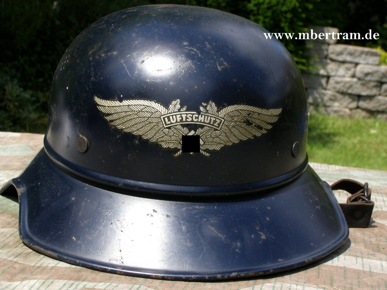 Luftschutzhelm, Gladiatorform m. Originalwappen