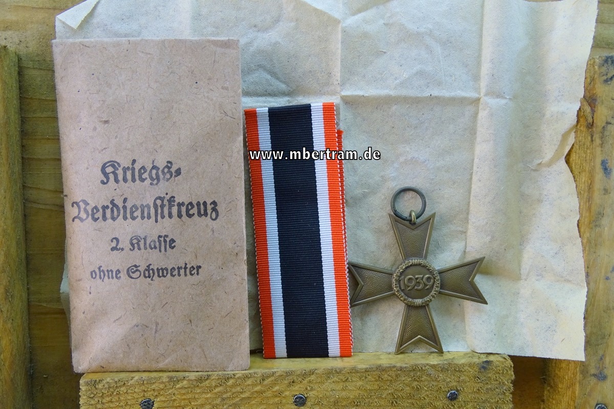Kriegsverdienstkreuz 1939 2. Klasse ohne Schwerter in der Verleihungstüte