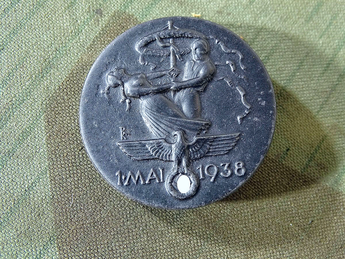 Treffabzeichen 1. Mai 1938, Alu, Hersteller  A.Donner Wuppertal -E