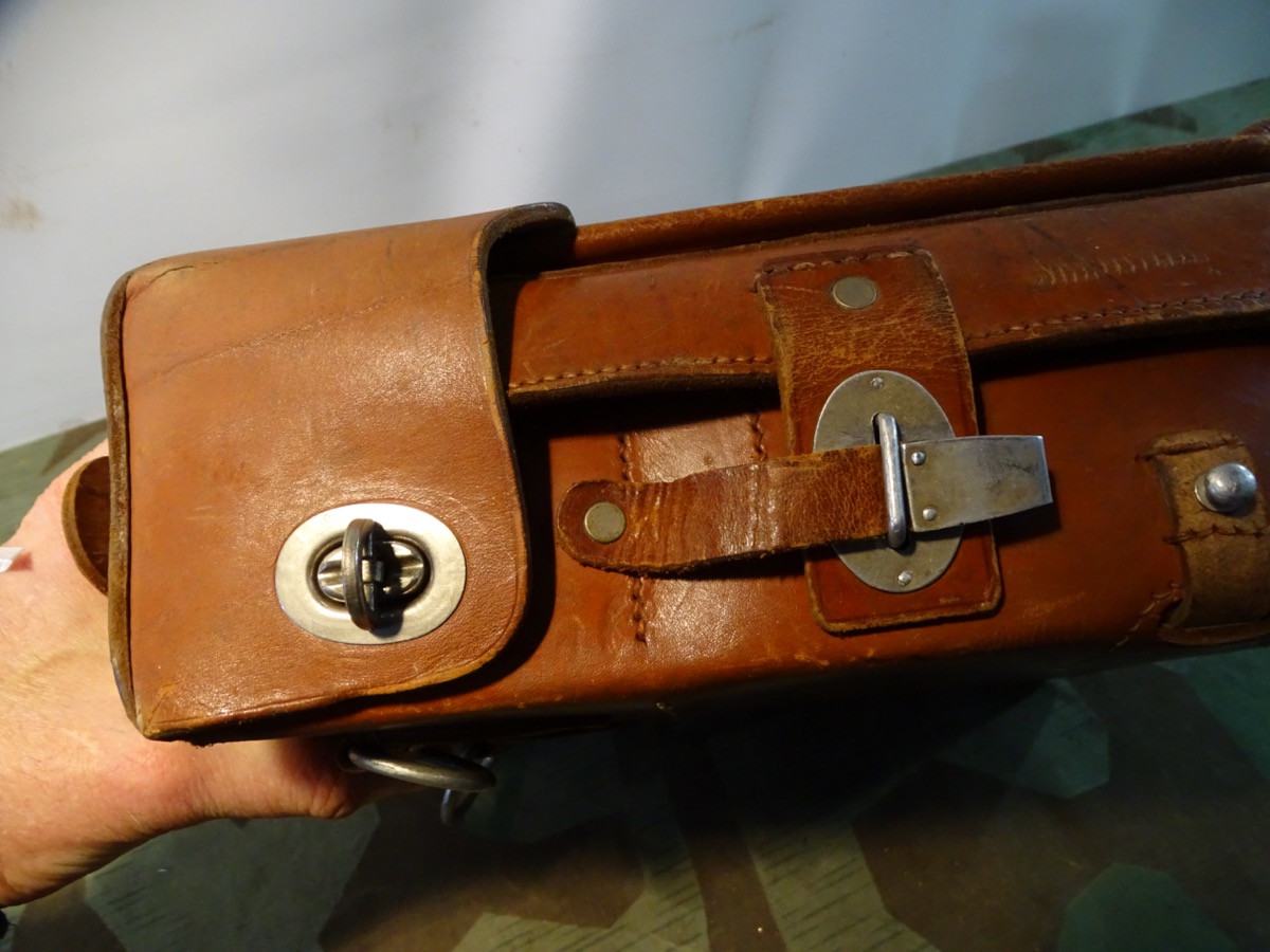 Sanitätstasche für Sanitätsoffiziere der Wehrmacht. " Bollmann Tutlingen 1939 "  mit Original Einsätzen. 