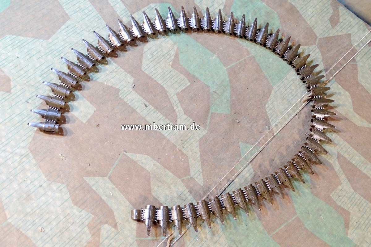 19744-1 Wehrmacht 50er Gurtkette zum MG 42/ MG 34, " gbd- Bauer Solingen "
