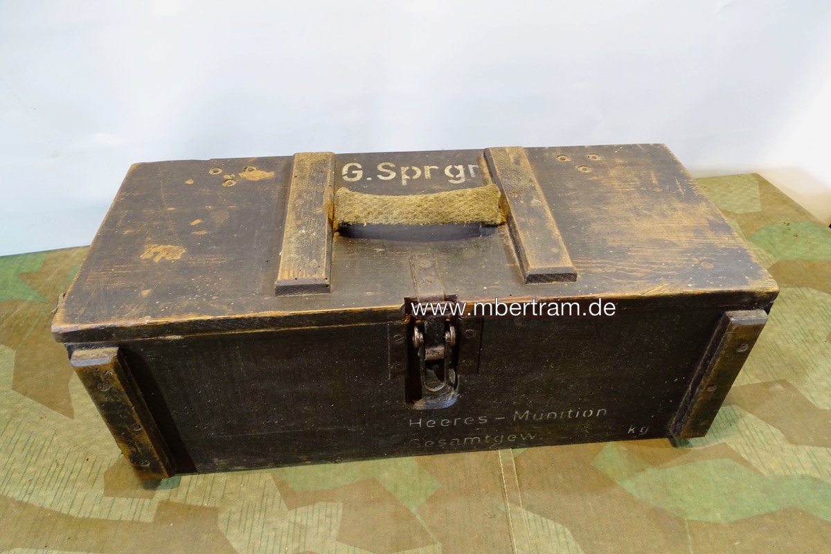 Holz Munitionskiste für 30 Gewehr Spreng Granaten mit Schrift und Etikett