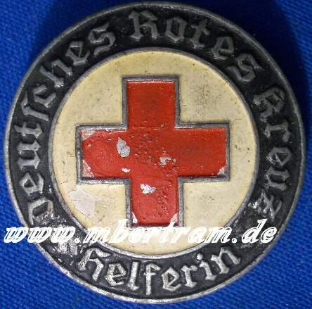 DRK Brosche für " Helferin ", 3.Form, lackiert, HK beschliffen