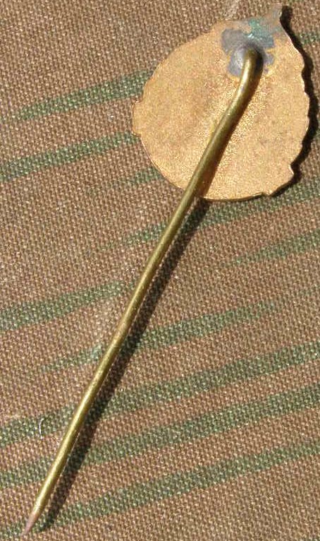 Mitgliedsabzeichen Rotes Kreuz, kyrillische Schrift u. Krone