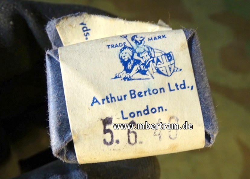 Britisches Sanitätszubehör:  Verbandsstoff 1940