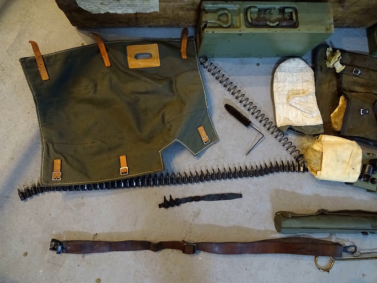 Original Waffenkiste Wehrmacht für 1x MG 42 oder MG 34 mit Zubehörsatz MG 42/53