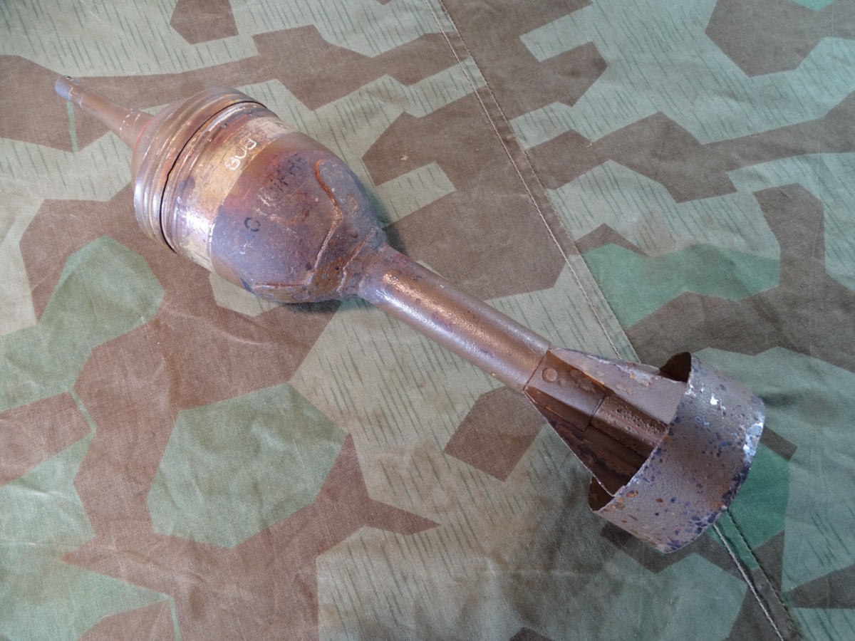 Englische Deko Piat Panzerabwehr Hohlladungs Rakete, viel Originalfarbe 1943