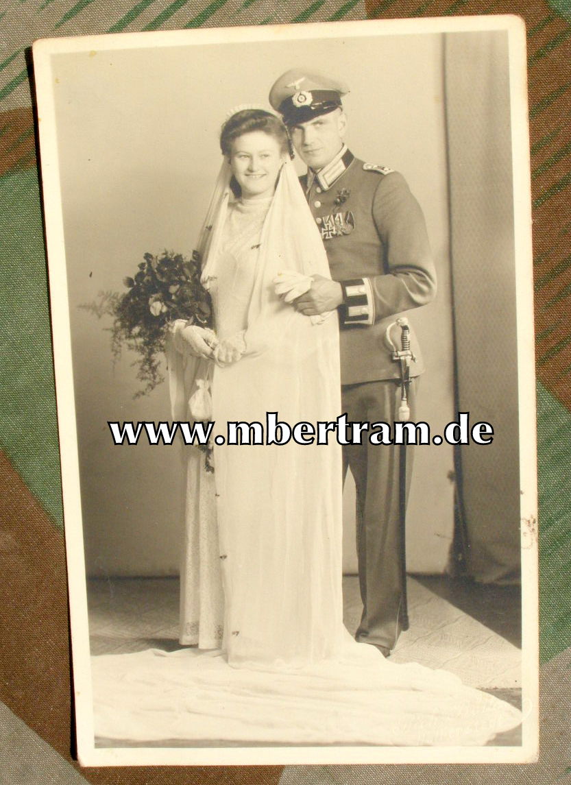 Wehrmacht Feldwebel , Mütze, Säbel, Ordensspange.