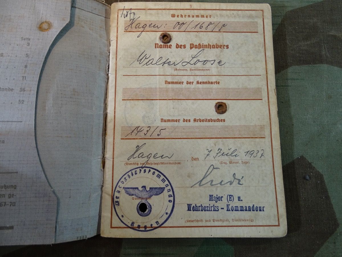 2 Wehrpässe 1. u 2. Weltkrieg mit 2 Hüllen u. Urkunde Ehrenkreuz f. Frontkämpfer 2 Wehrpässe 1. u 2. Weltkrieg mit 2 Hüllen u. Urkunde Ehrenkreuz f. Frontkämpfer