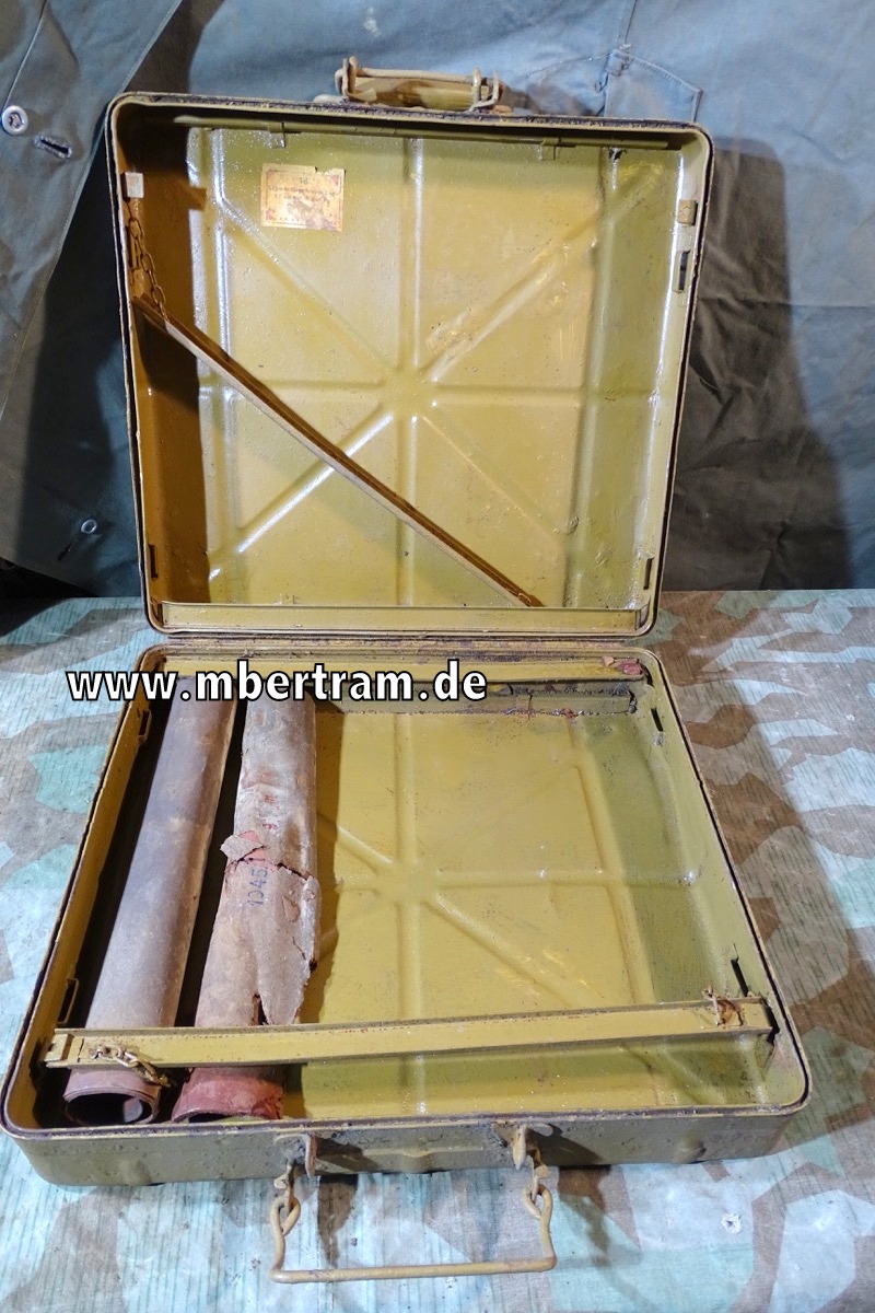 Transportkoffer f. 16 Stck. 3,7cm Granaten, m. 2 Pappröhren, m. Etikett