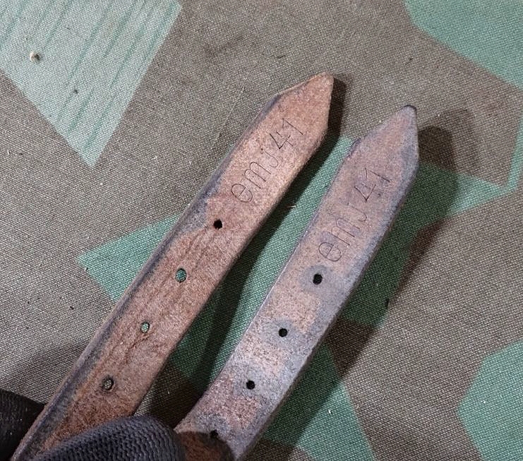 Pärchen schwarze Doppelpackriemen Wehrmacht, Hersteller Code - 1941