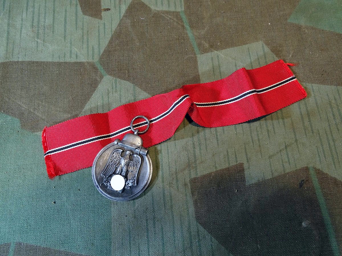 Medaille Winterschlacht im Osten 1941/42 mit Band, Ostmedaille, Hersteller undeutlich