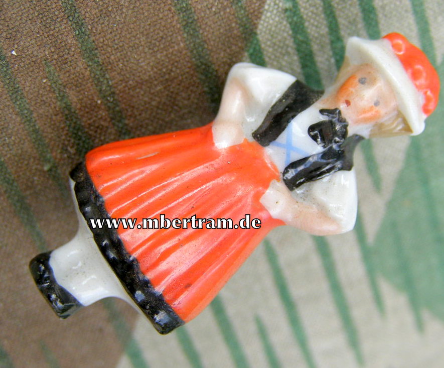 WHW März 1937. Porzellanfigur: Schwarzwälderin