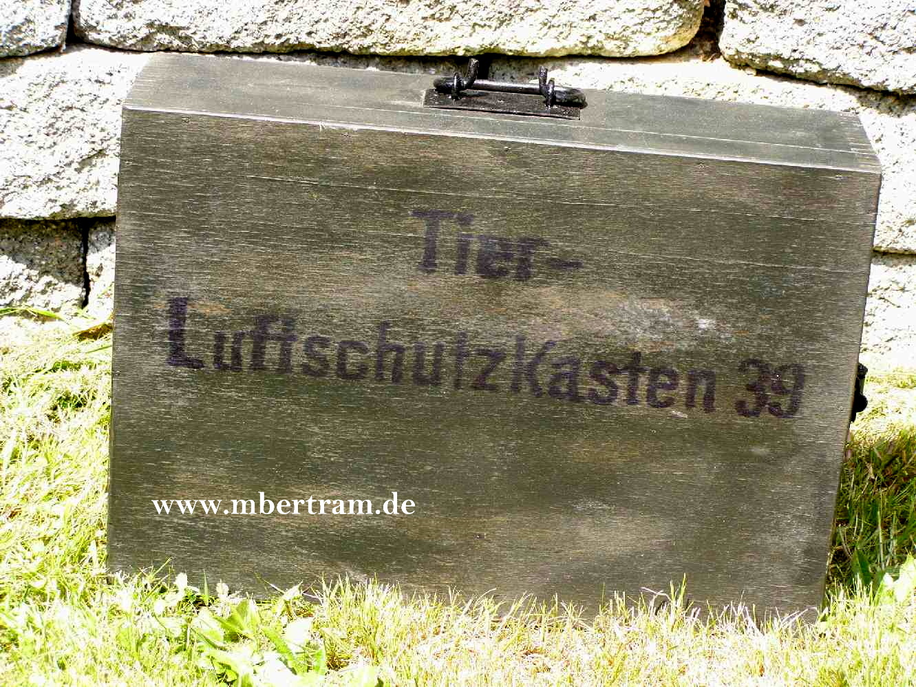 "TIER-Luftschutzkasten 39" Blaugrau, befüllt m. med. Material