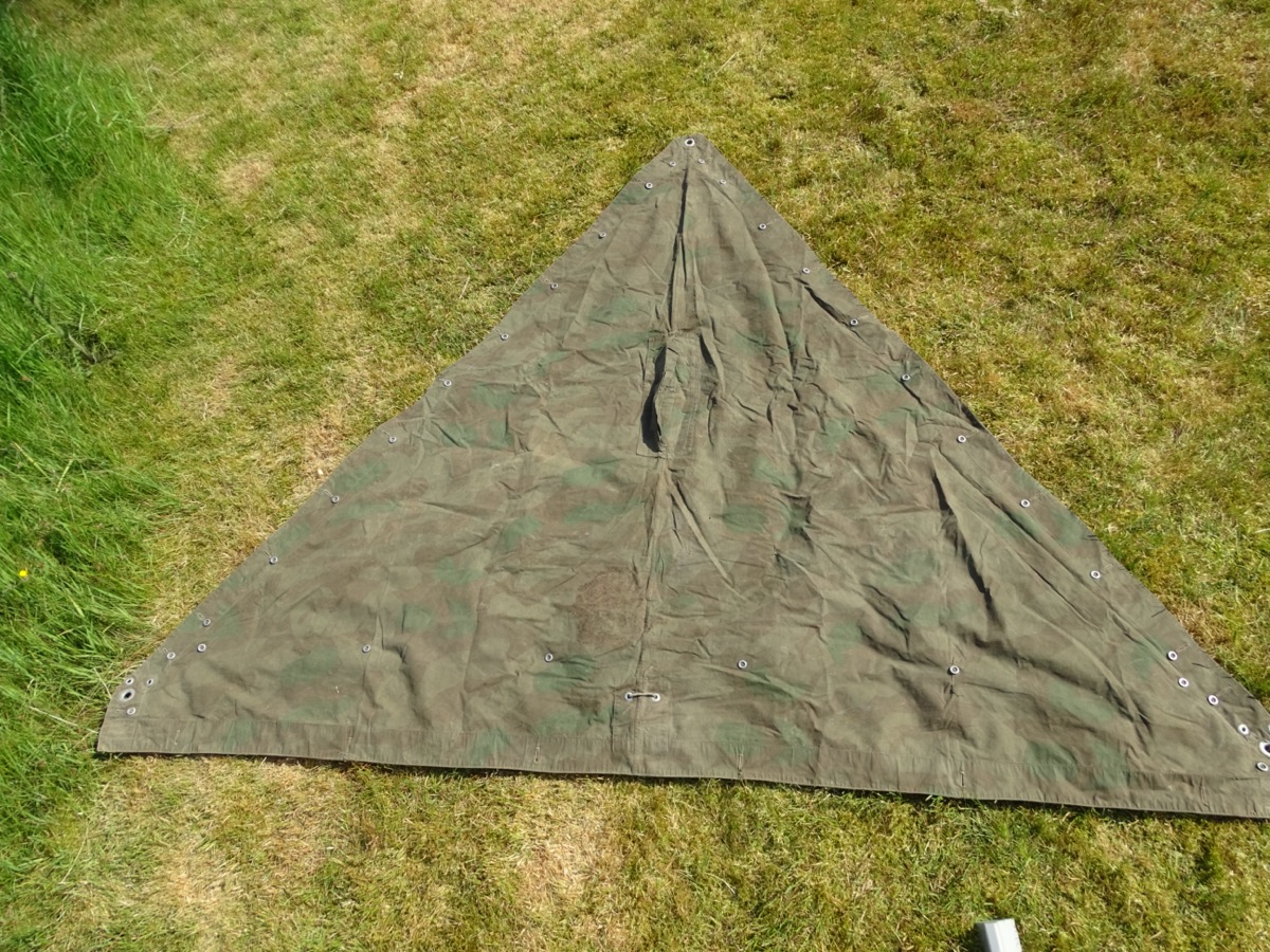 Wehrmacht Tarnzeltbahn, durch Tragung gedunkelt, frühe Fertigung von 1940, mit Alu Napfknöpfen. 
