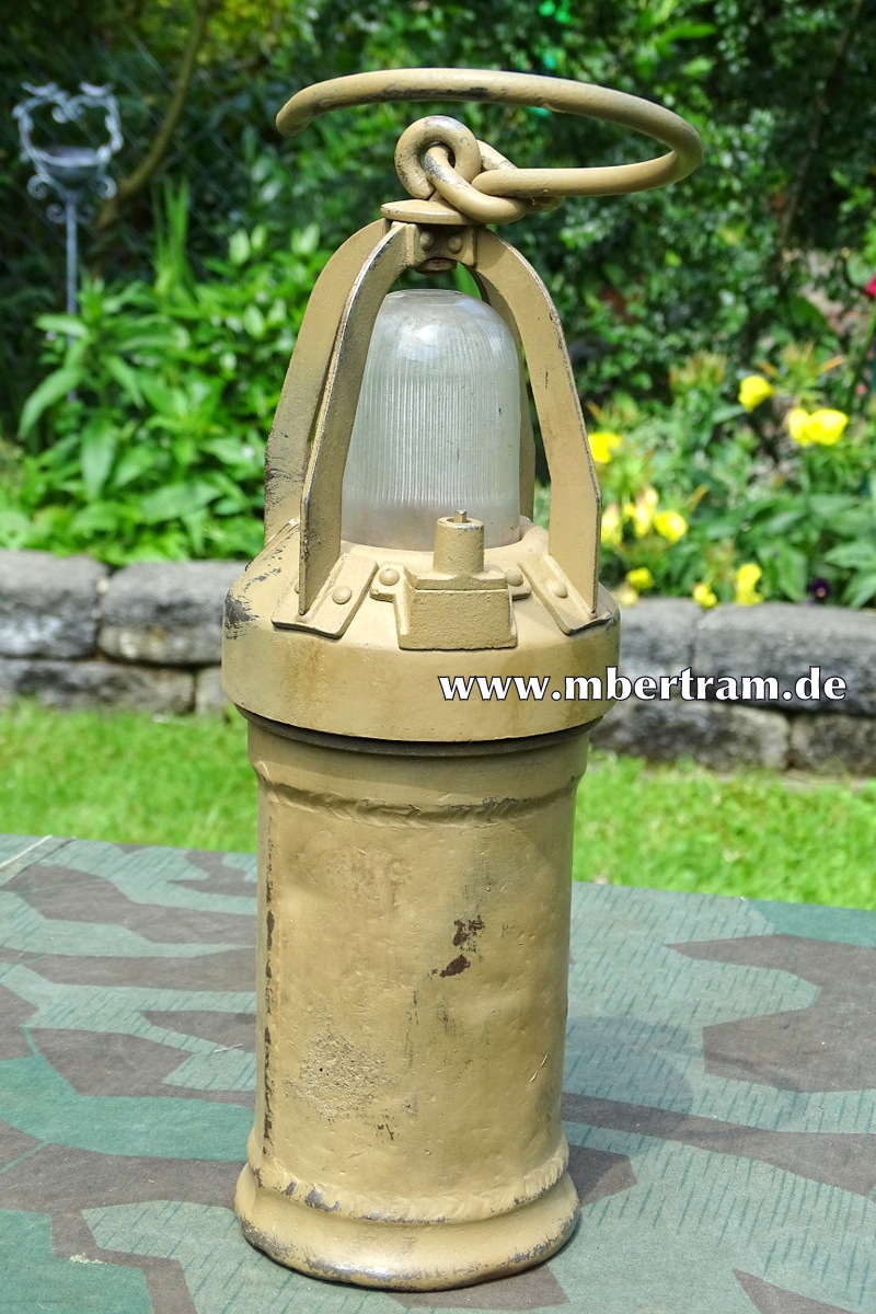 Wehrmacht Einheits Panzer Handlampe . Lehmgelb 1944