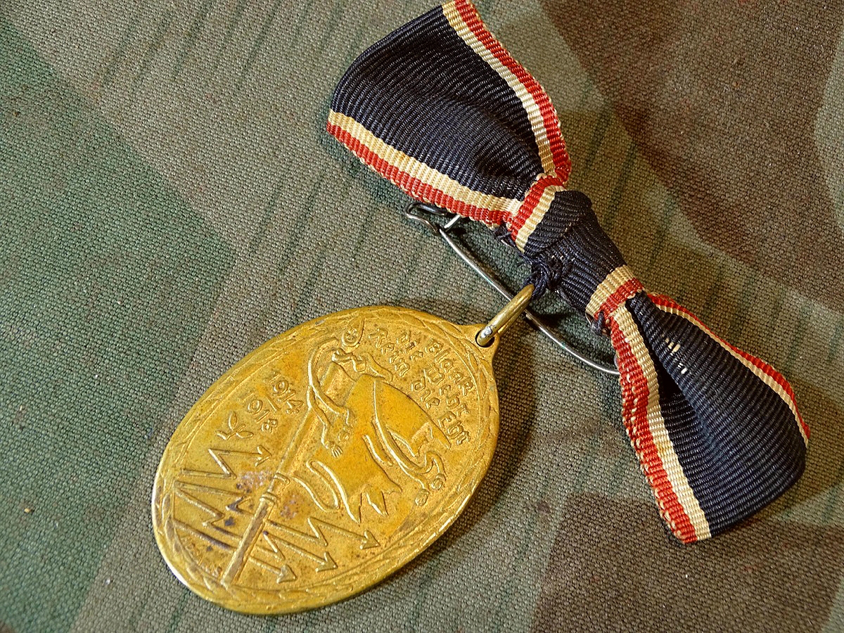 Kriegsdenkmünze des Kyffhäuser Bundes 1914/1, an Bandschleife mit Tragenadel