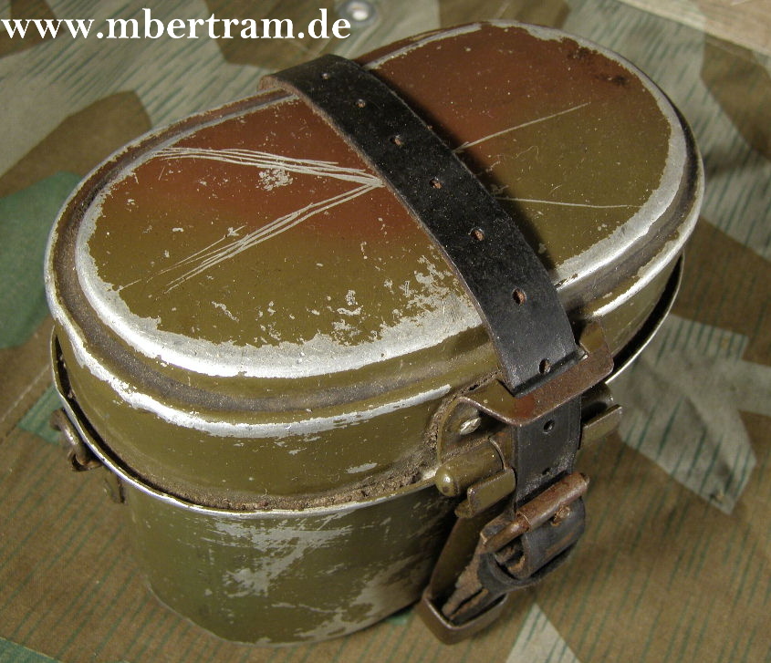 WH Kochgeschirr, Riemen, ca. 70% Lack. "FWBN 44"