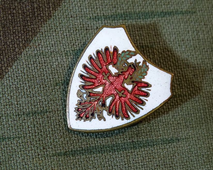Abzeichen Tiroler Adler auf weißem Grund, vom ehem. Gebirgsjäger H 19 mm