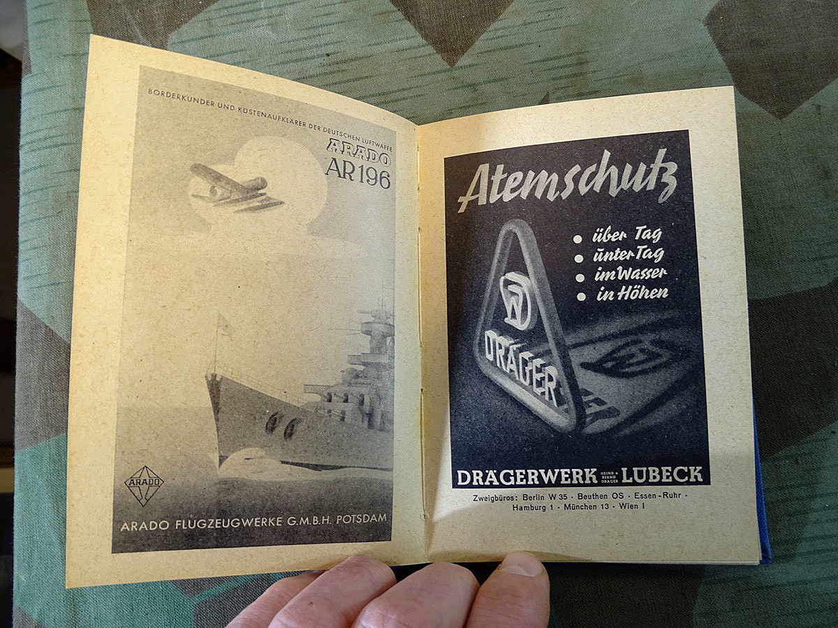 Luftwaffen Taschenkalender 1943, Uniformtafeln, Werbung Luftrüstung, Flugzeugfotos. Luftwaffen Taschenkalender 1943, Uniformtafeln, Werbung Luftrüstung, Flugzeugfotos.