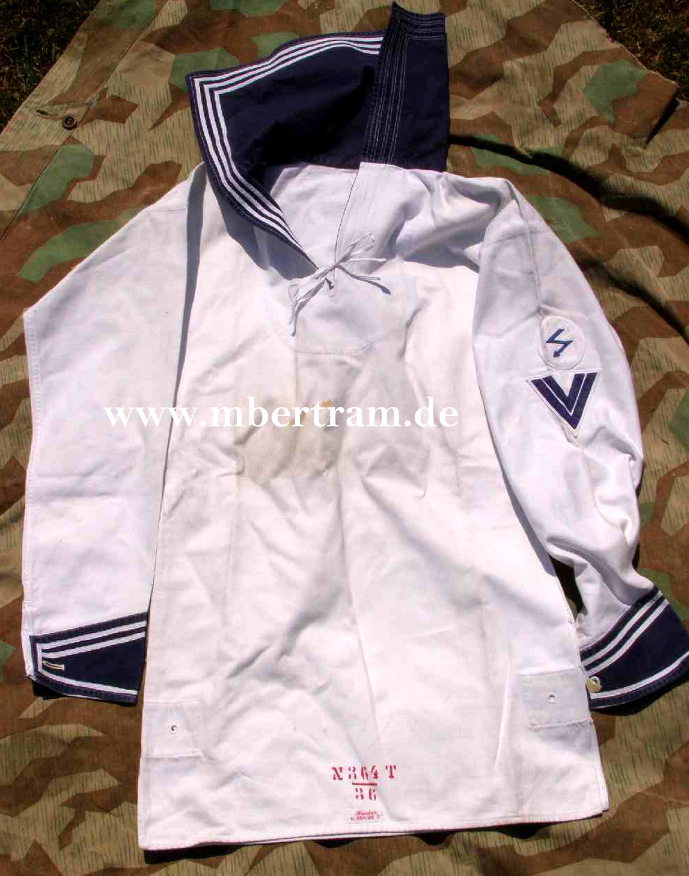 Kriegsmarine Matrosenbluse Funk Obergefreiter mit Kieler Kragen. Rot bestickt mit Nordseenummer