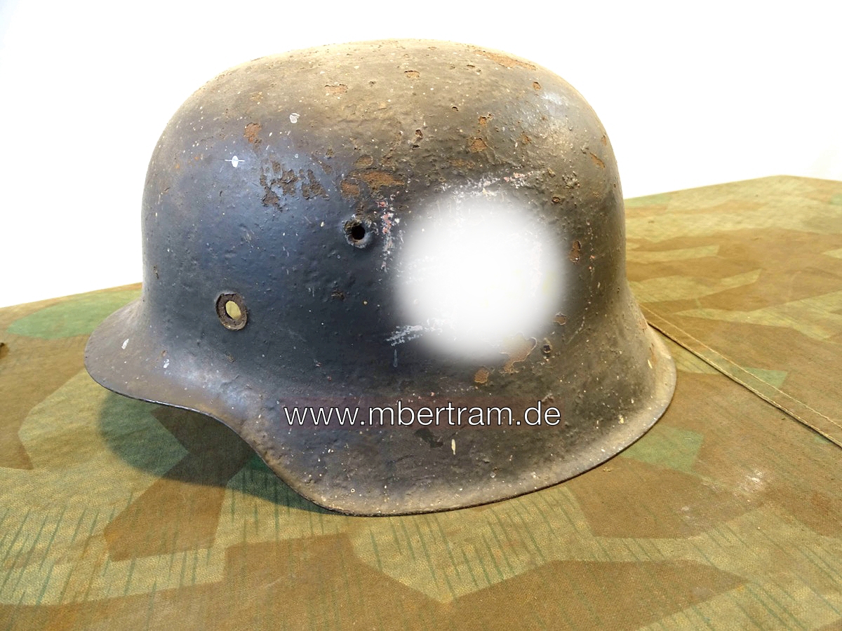 Wehrmachts Helmglocke M 42, alt überstrichen