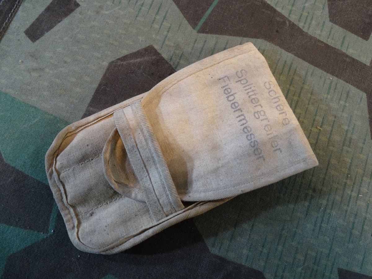 Wehrmacht Sanitätsmaterial : Etui mit  Schere, Thermometer, Splittergreifer
