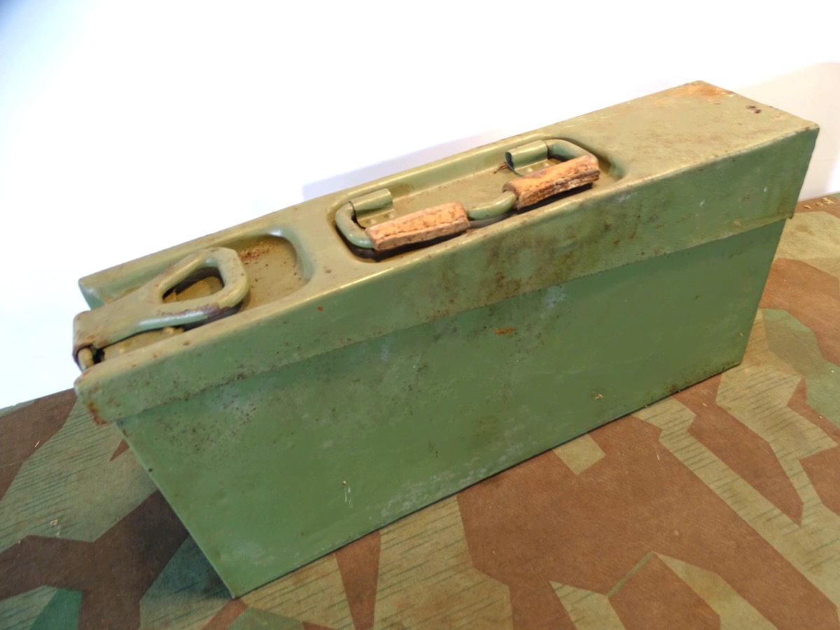 Wehrmacht MG 34/42 Patronenkasten 34  WaA  gestempelt, überstrichen
