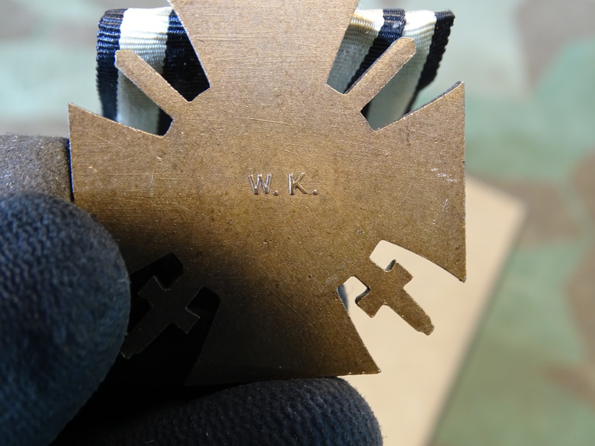 Ehrenkreuz f.Frontkämpfer 14-188, einzel Ordensspange, Hst.: W.K., Knopfschleife u. Miniatur, in Etui