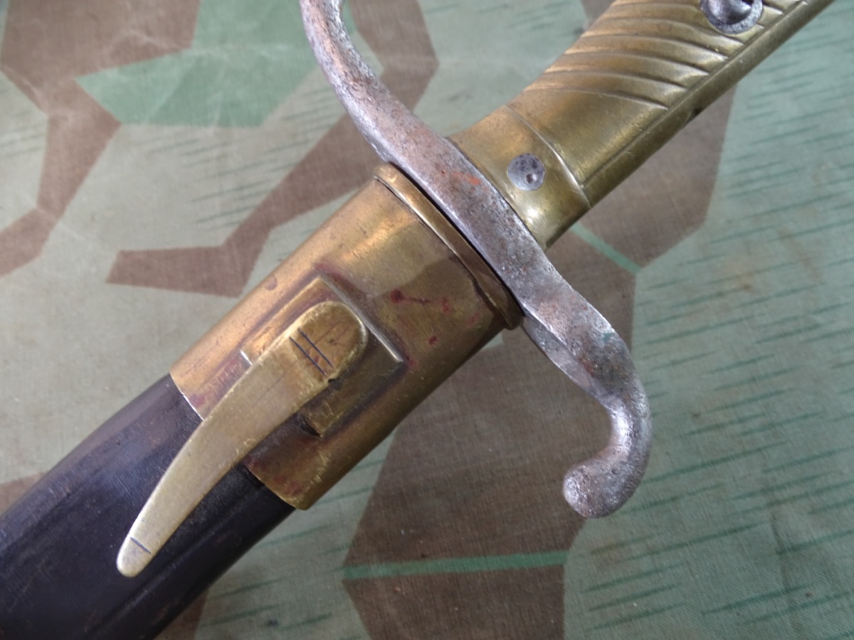 Seitengewehr M 71 mit Lederscheide, mit Schlachtfeld Schaden am Griffknauf, 149 R.E.2.193 Seitengewehr M 71 mit Lederscheide, mit Schlachtfeld Schaden am Griffknauf, 149 R.E.2.193