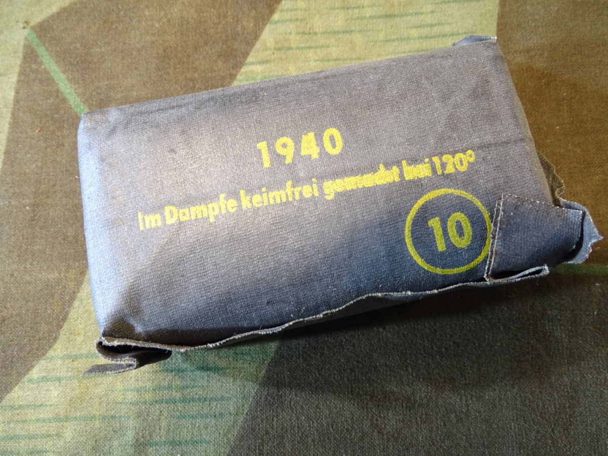 Großes Verbandpäckchen der Wehrmacht, 1940, "Kleining & Co KG Hohenelbe "