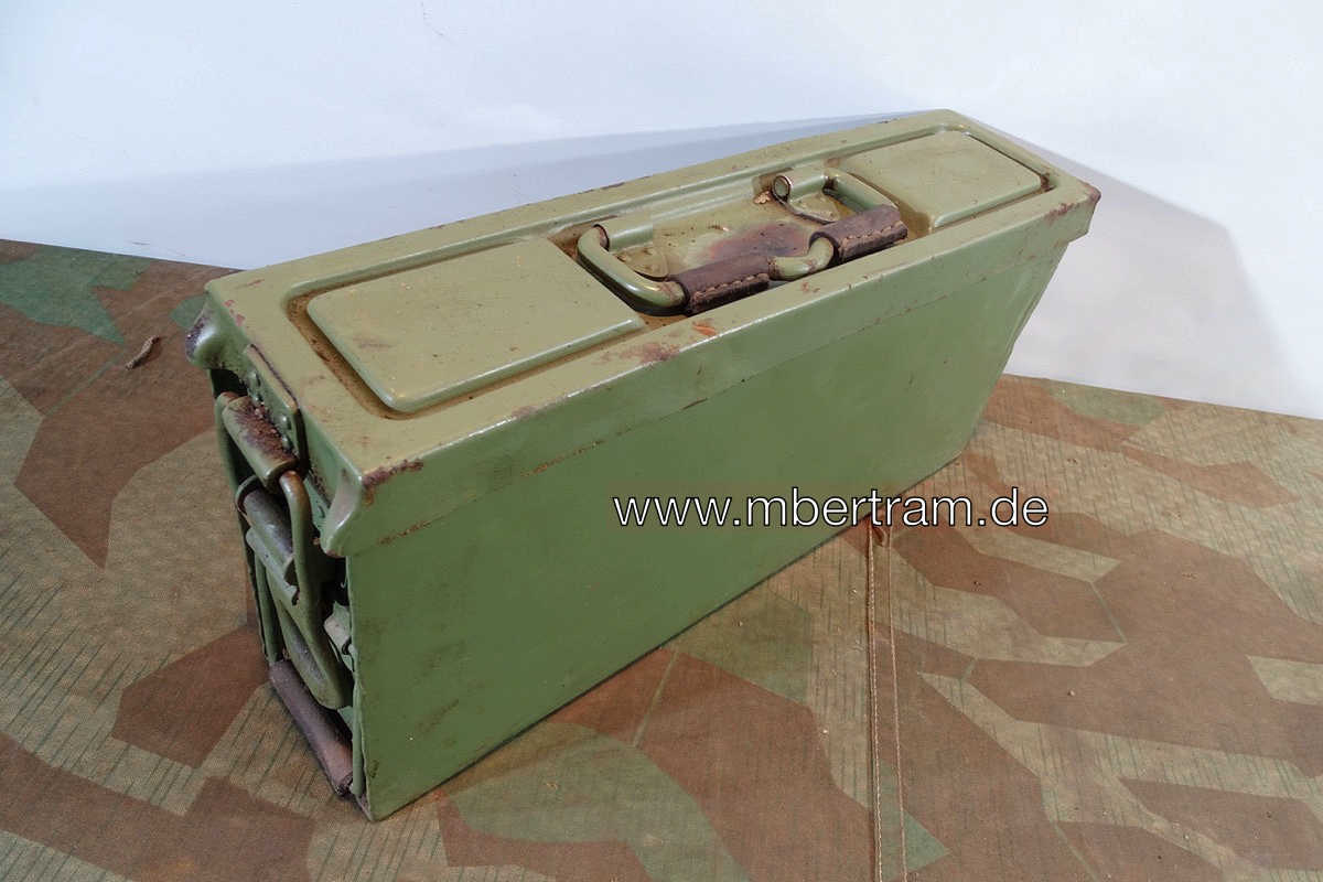 Wehrmacht Patronenkasten 41, mittelgrün überstrichen,WaA Adler