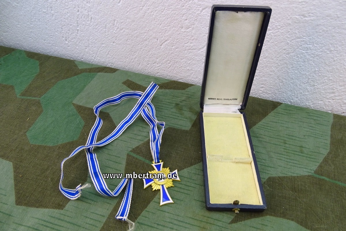 Ehrenkreuz der Deutschen Mutter in Gold mit Etui : Werner Redo Saarlautern
