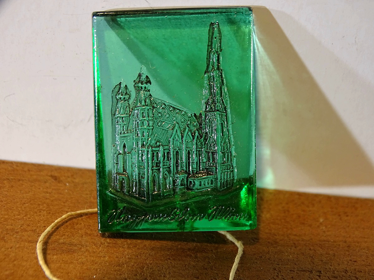 WHW-  September 1942, Stephansdom Wien, Serie "DEUTSCHE BAUDENKMÄLER", Glasabzeichen